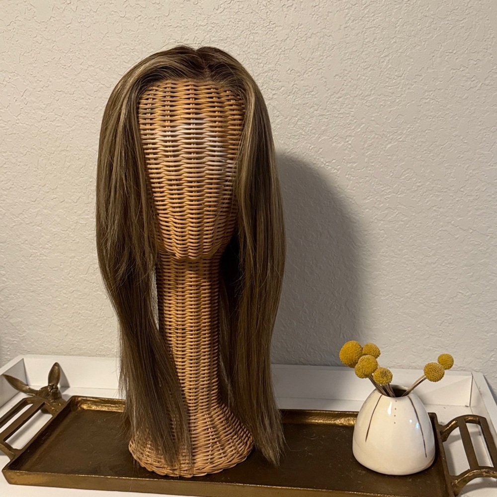 Raquel Welch Top billing 18” ss cappuccino TOPPER